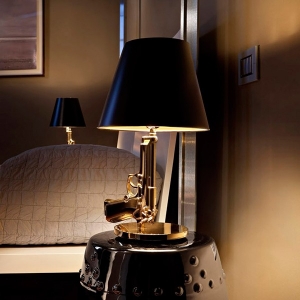 flos-gun-bedside-gun-table-lamp-600x600